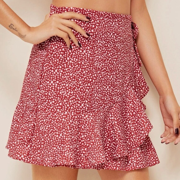 Red Dalmatian Polka Dot Print Ruffle Hem Knot Wrap Skirt size Medium (6) - Picture 4 of 6